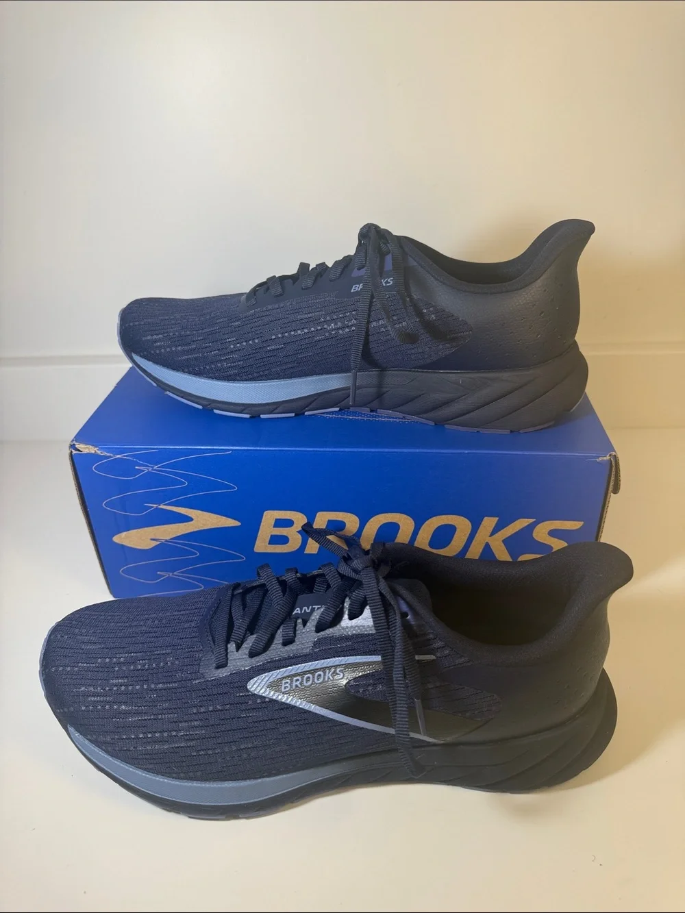 NIB Brooks Anthem 7 Men's Running Shoes - Sizes 8 & 9 Available!